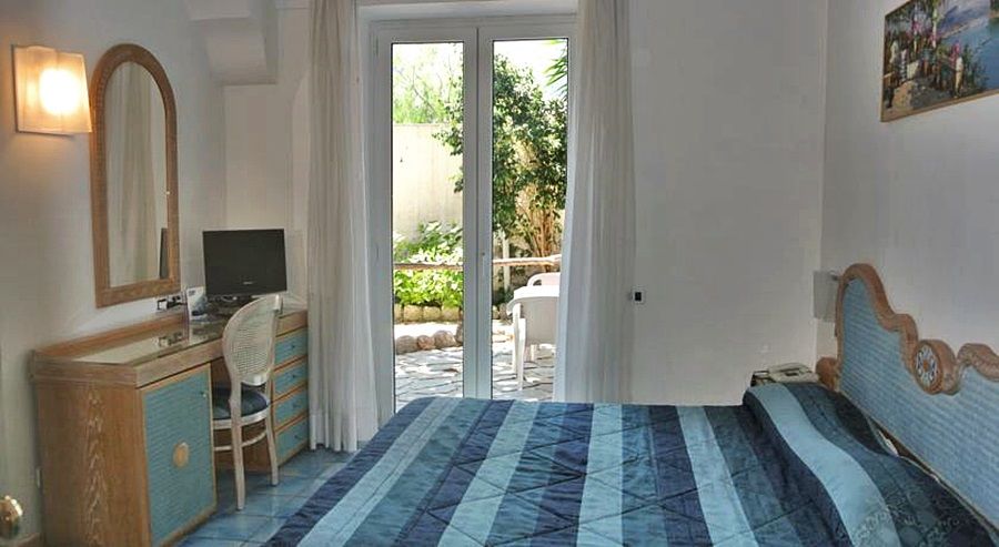 Albergo Italia - Beach Hotel Casamicciola Terme Екстер'єр фото