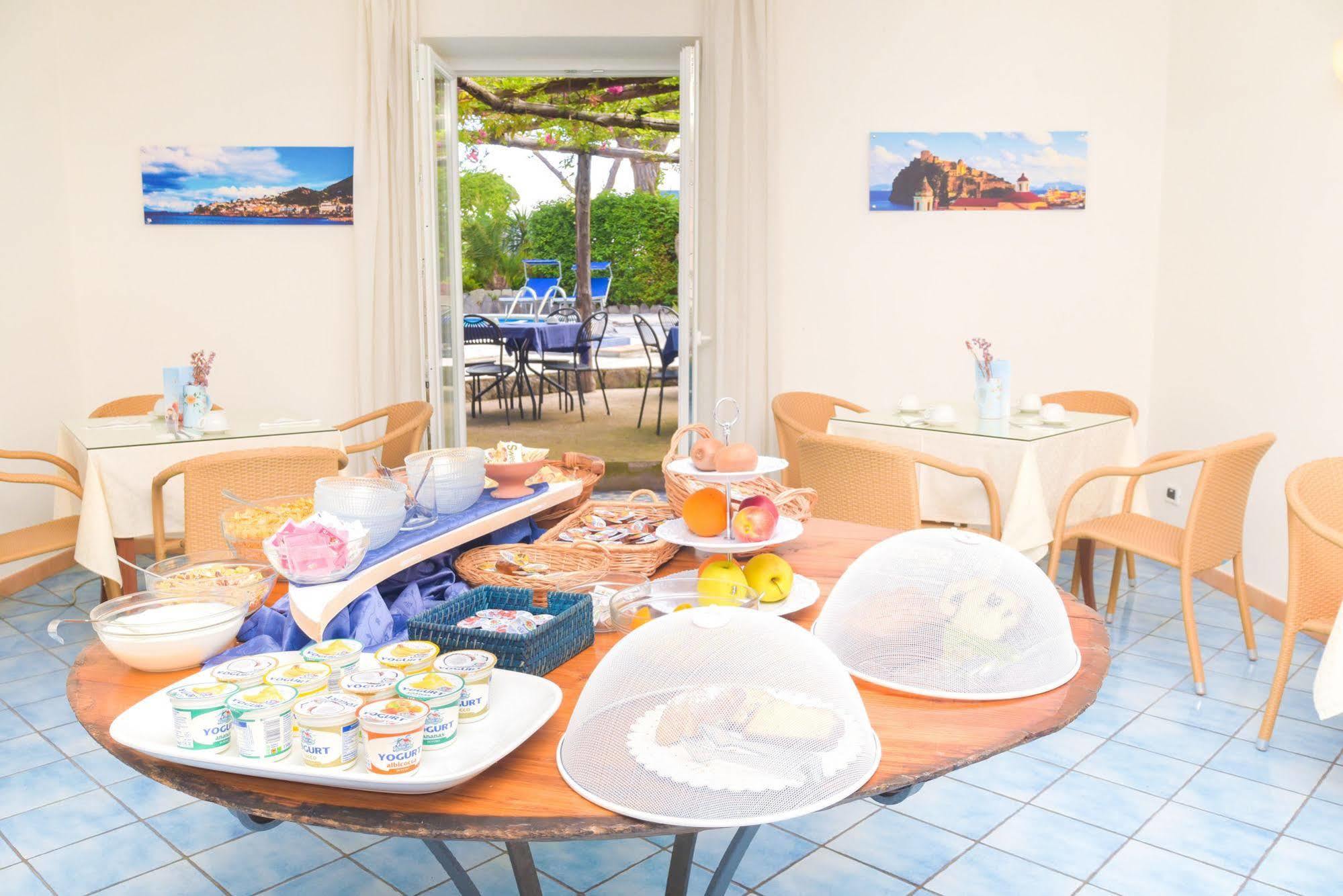 Albergo Italia - Beach Hotel Casamicciola Terme Екстер'єр фото